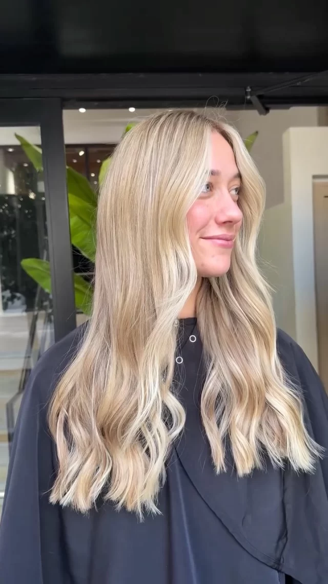Lighter & Brighter Blonde Refresh 🌟

Color + Cut: @hairbyblake 🤍

#blondebalayage #chicagohairstylist 

blonde balayage | chicago hair salon | Chicago hairstylist | hair transformation | hair before and after |