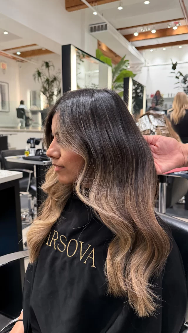 Brighter & Blended Hair Refresh 🤩 

Color: @heavenleighhhair 

#hairtransformation #chicagohairstylist 

hair refresh | hair transformation | chicago balayage |