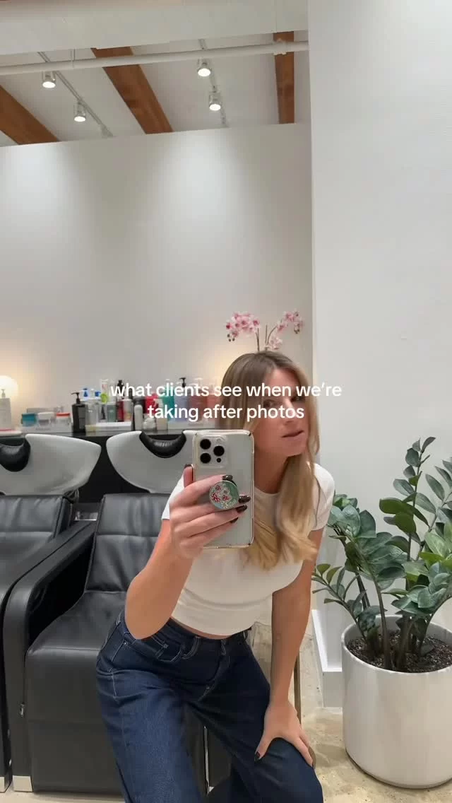 Photoshoot time 🤳📸 

#chicagohairstylist #salonlife