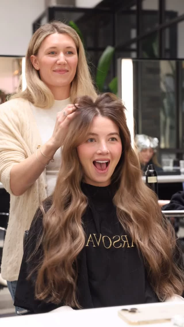 The best feeling - HAIR REVEAL after a transformation 🤎 Back to her natural color ✨

Lowlights and cut: @autumnfreytag 

#hairtransformation #chicagohairsalon 

hair reveal | hair transformation | lowlights | chicago hairstylist | chicago hair salon |