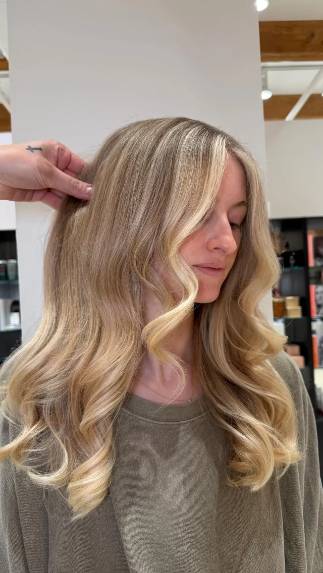 Golden Wheat Blonde 💛

Color + Cut: @hairbyblake 

#chicagohairstylist #chicagoblondespecialist 

chicago hair | chicago hair salon | chicago hairstylist | blonde hair inspo |