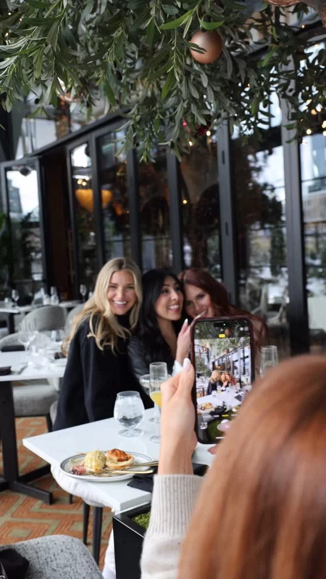 ARSOVA HOLIDAY PARTY 2025 🎁🥂

Always a fun time with our dream team 🤍  So happy to celebrate the amazing year we’ve had with the best people!!

#chicagohairsalon #salonlife