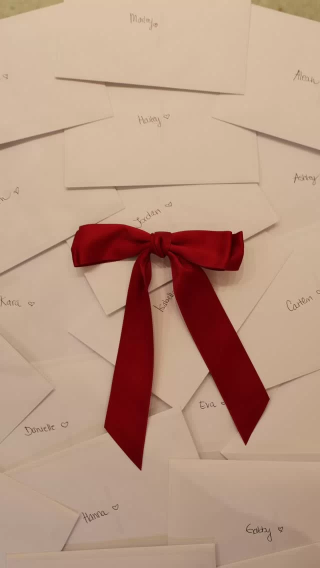 HAPPY HOLIDAYS FROM THE ARSOVA TEAM ❤️🎄🎁

We hope everyone has a safe, fun, and relaxing time 🥰

#salonlife #chicagohairsalon