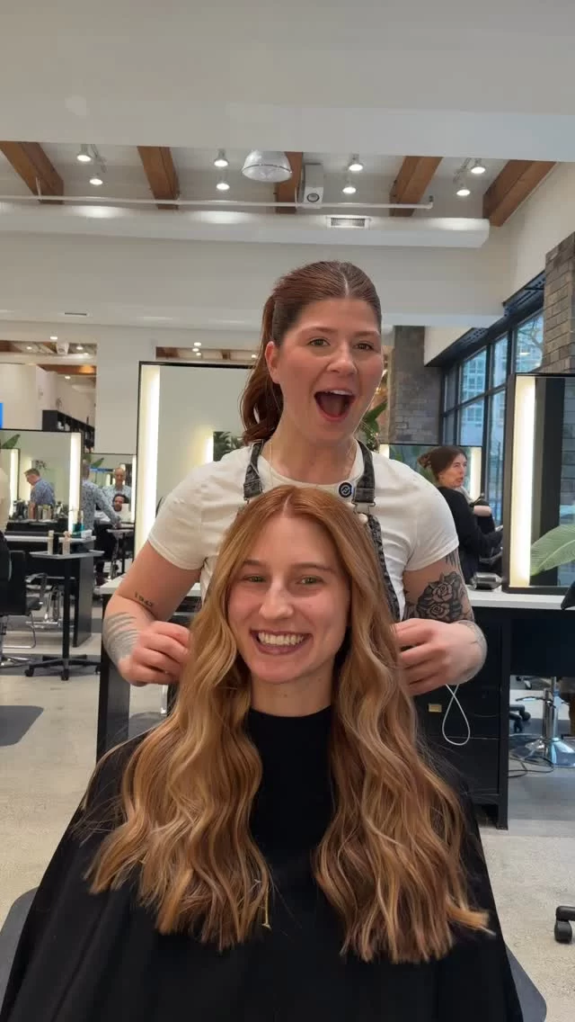 STRAWBERRY BLONDE BALAYAGE TRANSFORMATION 🍓🧡 Consultation + Reveal!!

Color + Cut w/ @sophiastylesyou 

#strawberryblonde #hairconsultation

copper hair | chicago hairstylist | chicago hair salon | hair consultation | hair reveal | hair transformation | strawberry blonde hair |