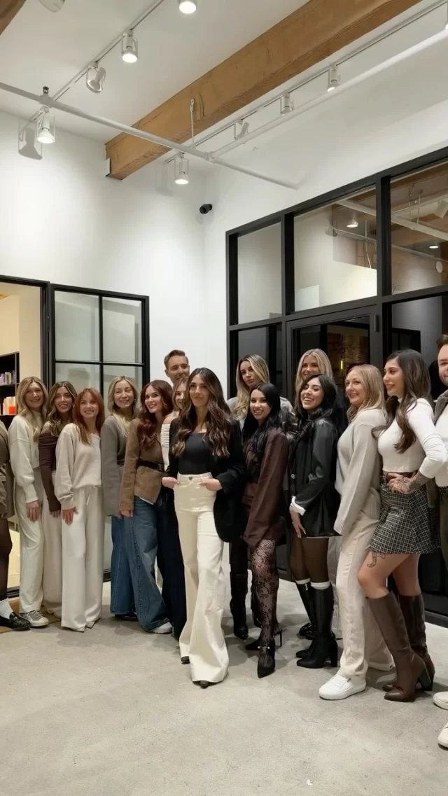 Busy in the best way 🤍 So thankful for our wonderful clients and our dedicated stylists 🫶

#chicagohairstylist #salonlife 

kinda busy trend | chicago hairstylist | chicago hair salon | salon life |