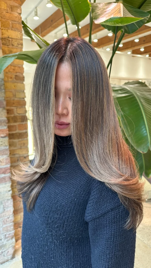 Blended & Bronde 🤩

Color by @colorbygabbyg 💛

#chicagohairstylist #brondehair 

bronde hair color | hair color inspo | chicago hairstylist | chicago hair salon |