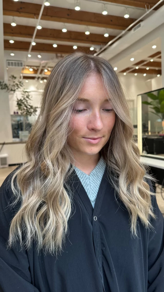 This Sandy Blonde Balayage is proof that you don’t need a beach day to get that perfect sun-kissed glow 🏝️💛

Color: @sophiastylesyou 💫

#blondebalayage #chicagohairstylist 

Beachy blonde | sandy blonde hair | hair color inspo | chicago hair salon | blonde balayage |