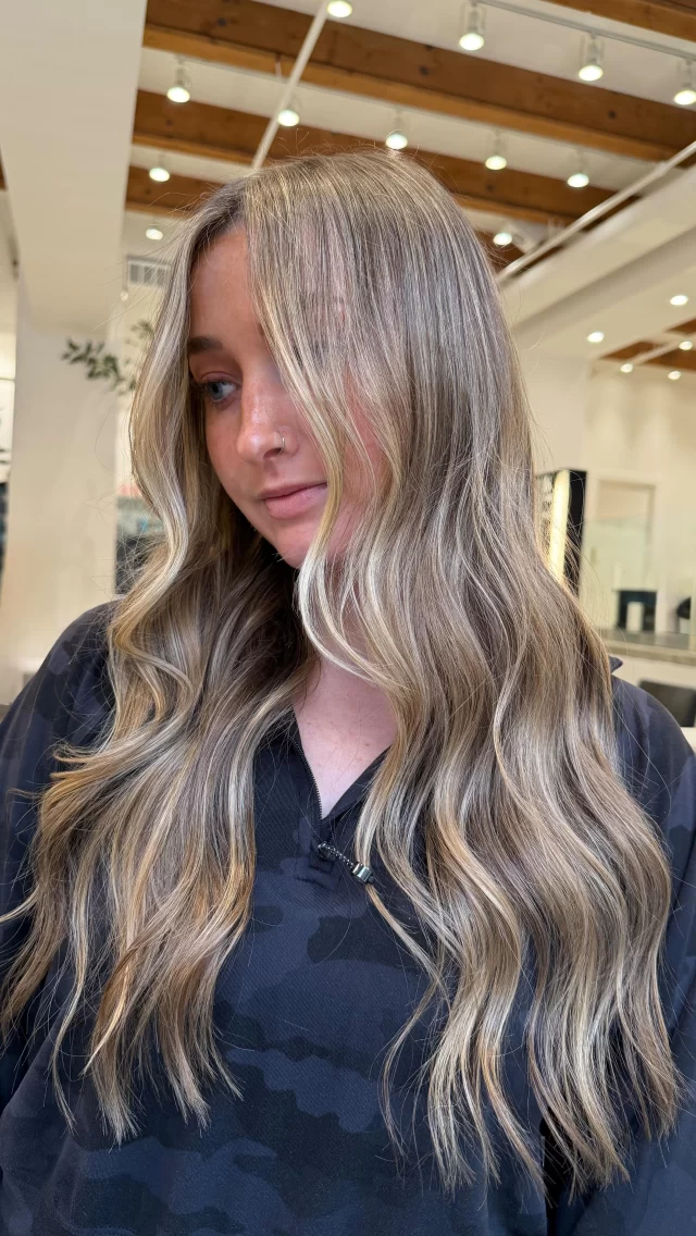 DIMENSIONAL NEUTRAL BLONDE 🤍

Color by @colorbygabbyg 💁‍♀️
Cut by @sophiastylesyou 💇‍♀️

No matter the angle, this dimensional blonde shines and blends seamlessly. 

Chicago hairstylist | chicago hair salon | chicago hair | blonde balayage |