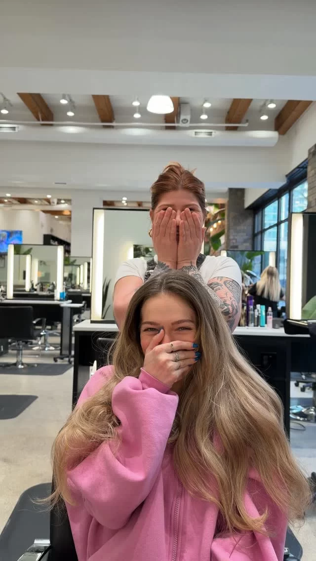 Color Consultation + Hair Reveal! Color by @sophiastylesyou ✨

One year (!) of grown out color touched up with babylights and added more of a money piece 😍

Let our stylists listen to your hair needs - book a consultation or appointment today! ⚡️

💻 www.arsova.com/book
📞 312-371-0773 

chicago hairstylist | chicago hair salon | chicago hair | hair consultation | hair transformation |