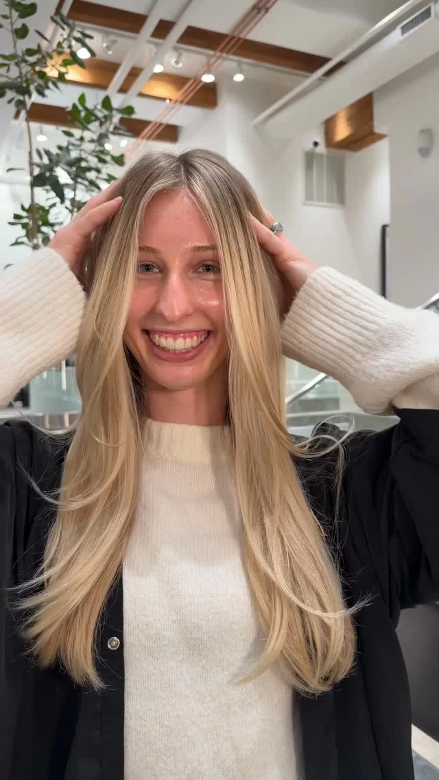 From grown-out to glow-up! 💫

Blended with babylights, soft root smudge, glaze & hand-painted a few pieces! 

Color by @jenahartzhair 🥰

Book your next appointment now and thank yourself later! 🤍