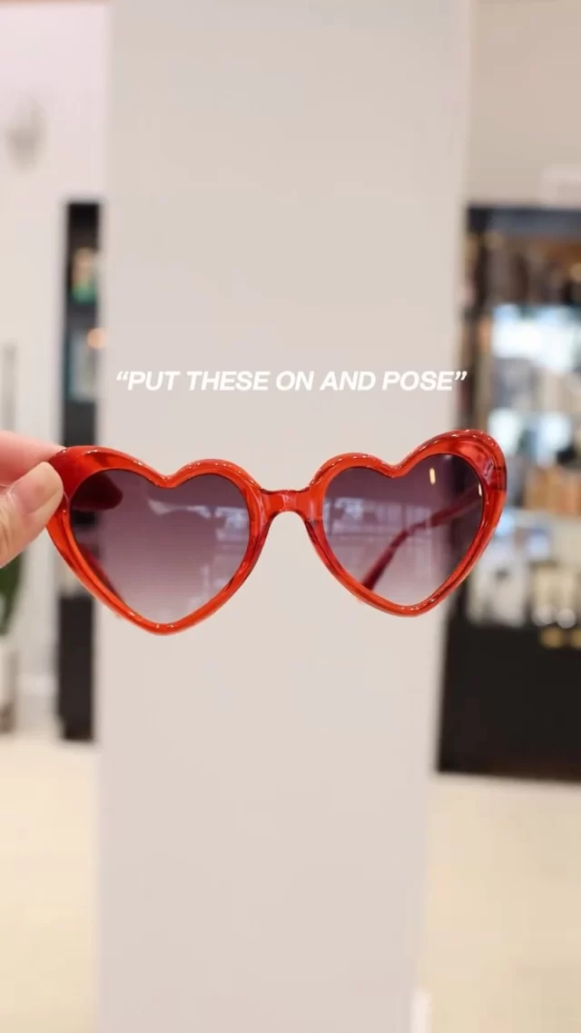 A little love letter to our true valentines (our wonderful clients) 💌: 

Thank you for trusting us with your hair goals! We can’t wait to see you in the salon soon!

HAPPY VALENTINE’S DAY FROM YOURS TRULY 
- The Arsova Team 💋😘

chicago hair salon | chicago hair stylist | salon life | put these on and pose trend |