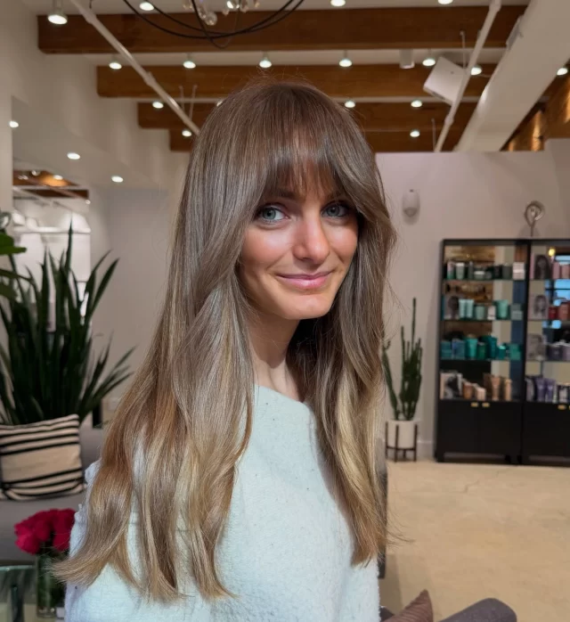 Sculpted to her face shape, toned to her skin - the perfect color and cut made for her 🤎

Color + Cut by @betsabethhair ✨

Chicago hairstylist | chicago hair salon | chicago hair | hair inspo | bronde hair color | bang haircut |