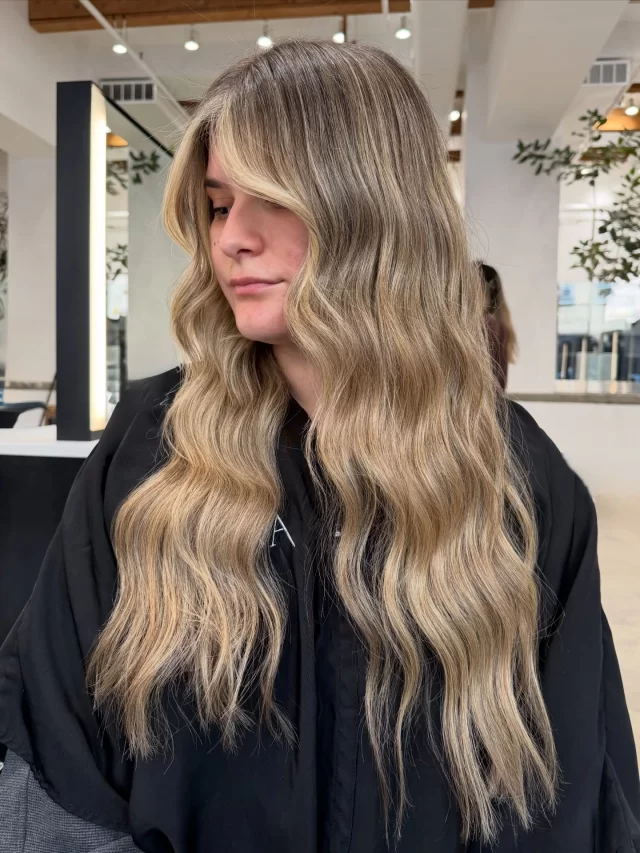 Buttery blonde with the kind of contrast that makes you look twice 💛

Color by @evvstyles ⚡️

Book your next transformation today! 
Link in bio or call 312-371-0773 💌

chicago hairstylist | chicago hair salon | high contrast balayage | buttery blonde hair | hair color inspo | chicago hair |