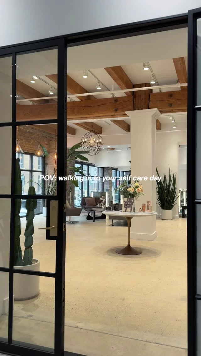 What is a better feeling than getting your hair done? 💇‍♀️🤩🧖‍♀️

Spend your day here at Arsova Salon and treat yourself to a luxurious day as you transform your hair ✨

chicago hair salon | chicago hairstylist | chicago hair | self care day |