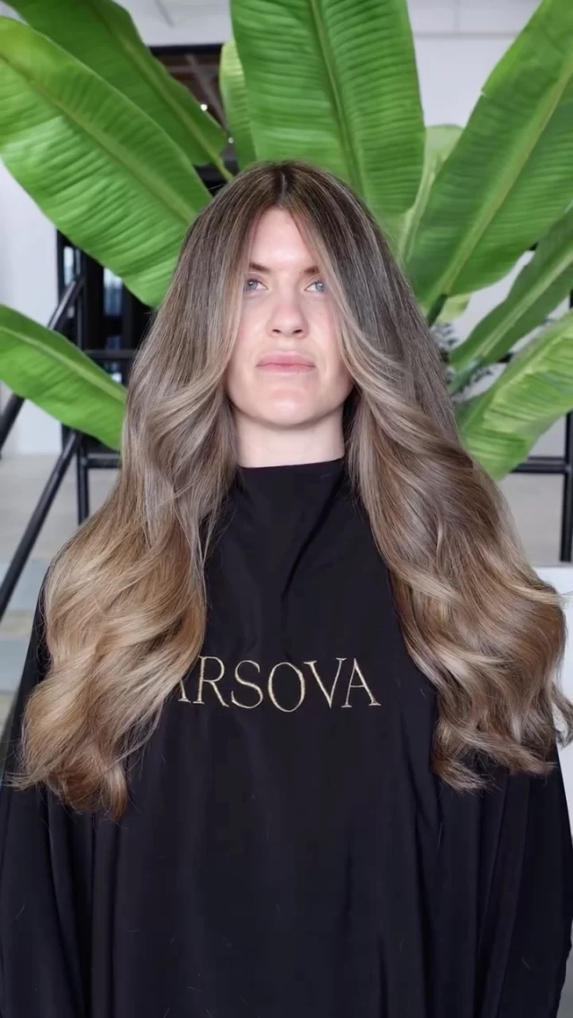 Spring breeze showing off this blonde refresh 🌷💛

Color + Cut by @jenahartzhair 🤩

chicago hair salon | chicago hairstylist | hair inspo | chicago balayage |