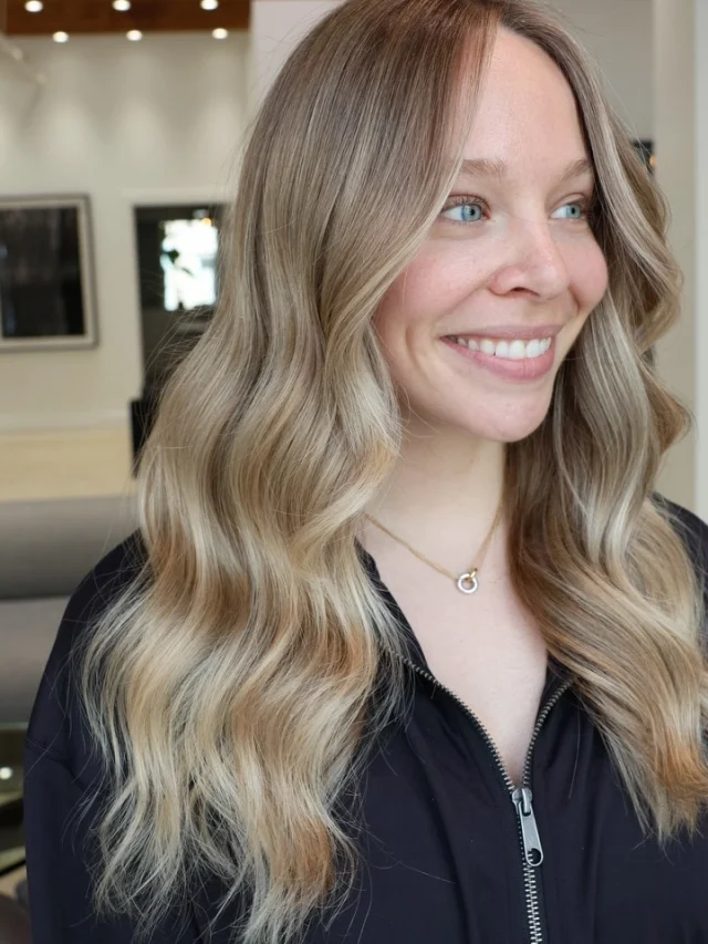 Sandy Blonde but make it Dimensional ✨ A whole spectrum of sun, sand & golden hour in a single strand 

Color by @jordanhairchi 💛

chicago hairstylist | chicago hair salon | chicago hair | dimensional blonde | sandy blonde balayage |