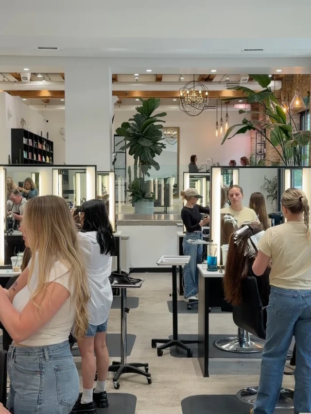 Typical days at Arsova Salon - stations full, stylists focused, clients glowing ✨

We’ll see you at your next appointment 🤩👋

Book your next one today:
LINK IN BIO 🔗 or call 312-371-0773 📞

chicago hairstylist | chicago hair salon | hair salon | salon life | hair appointment |